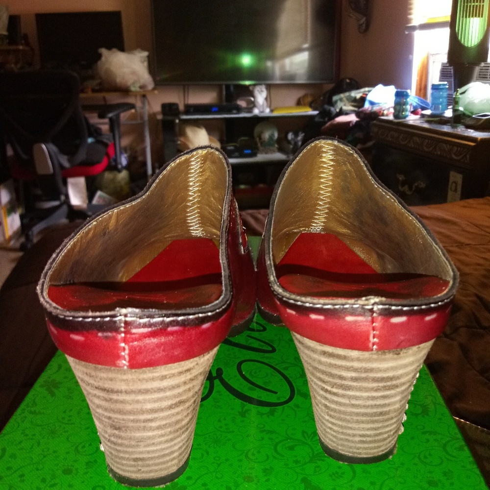 Shoes - Picture 3 of 3